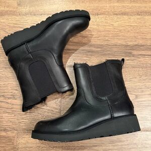 UGG LAURELLE Leather Ankle Sheepskin Boots Black Women’s 8 1013851 EXCELLENT